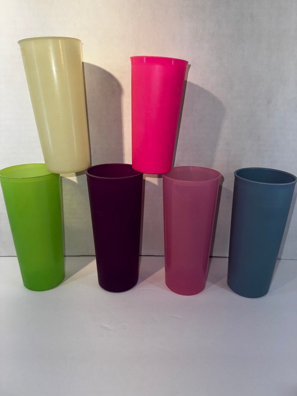 6 Tupperware tumblers 12oz cups